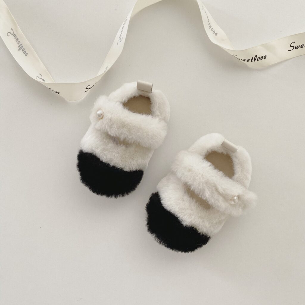 Pantofi Pufosi Perla
