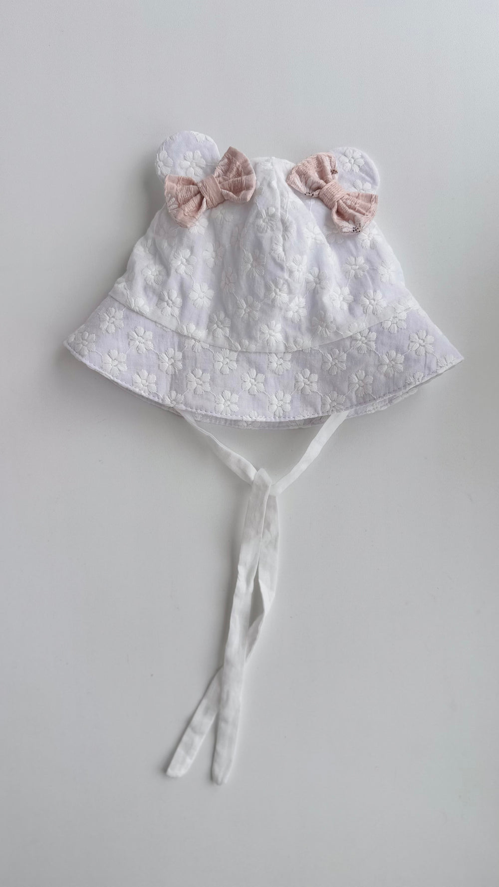 Muslin hat