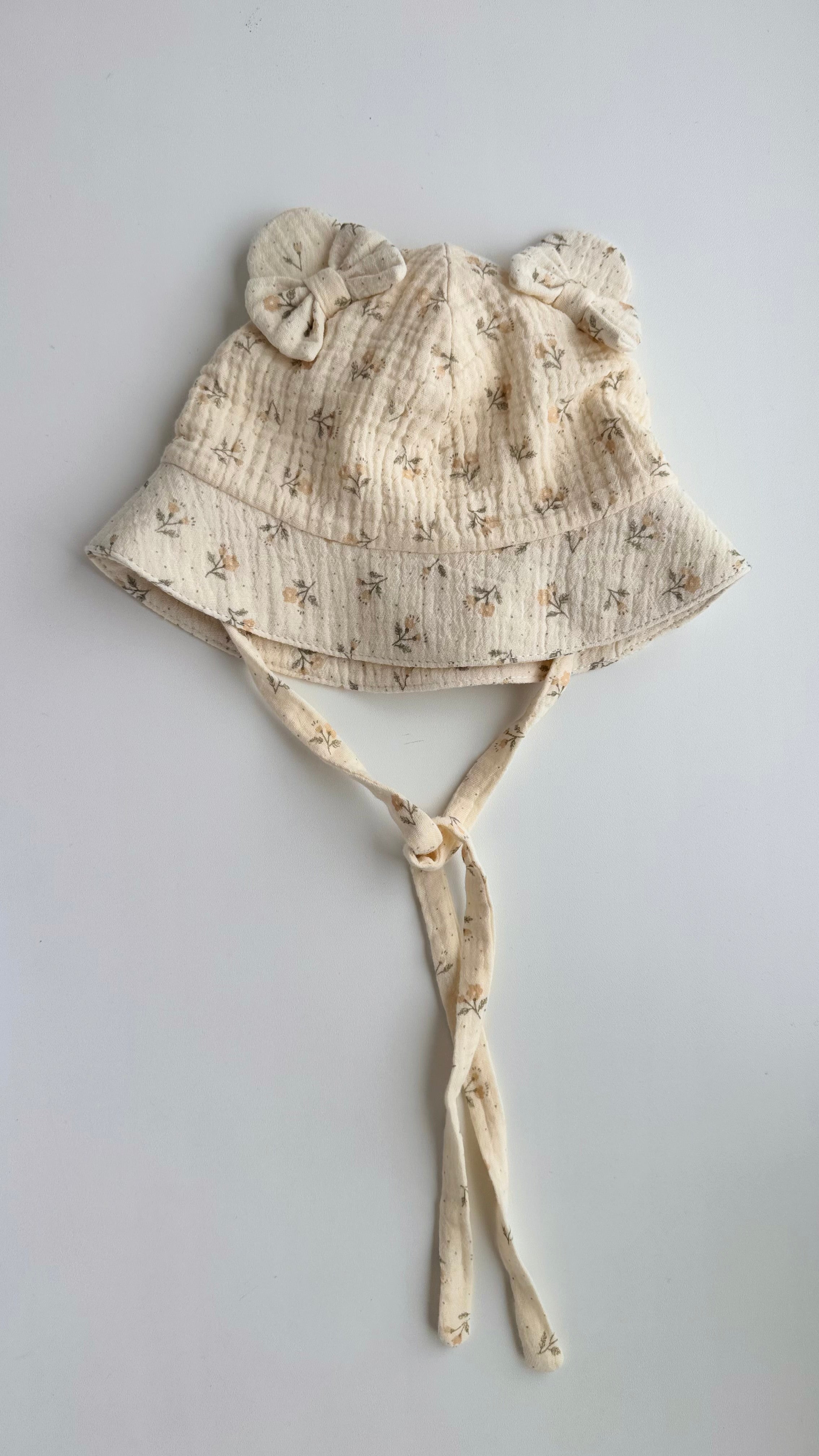 Pălărie din muselină