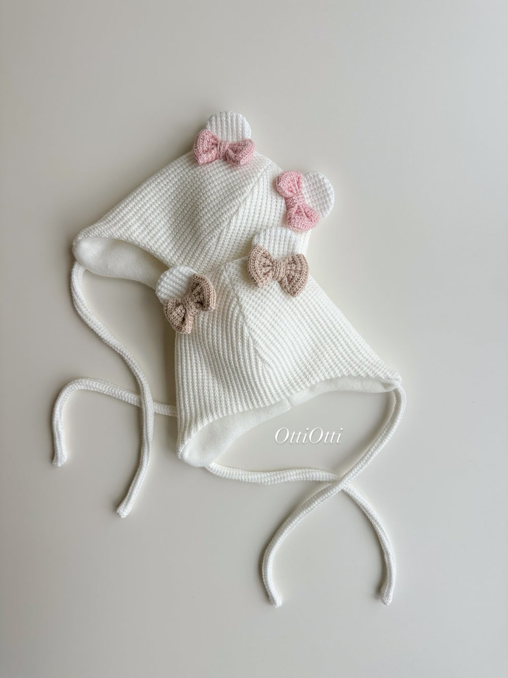 Angora beanie with bows, fleece-lined