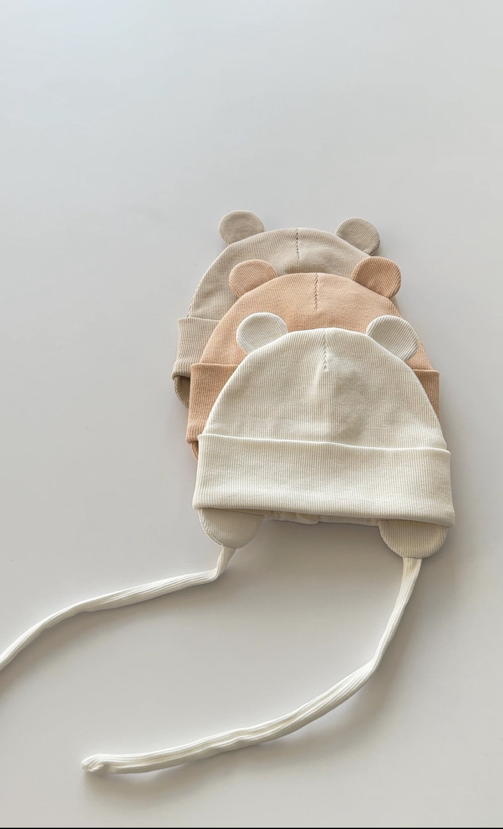 Teddy hat with ties
