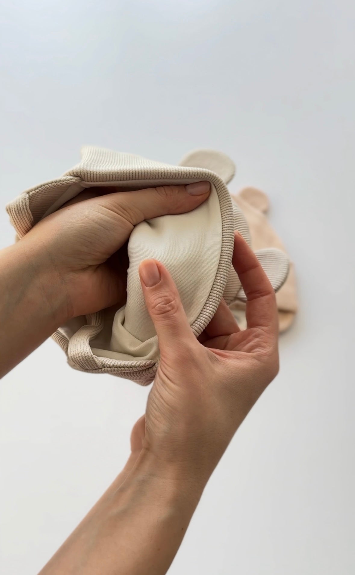 Căciuliță Mikki cu legături